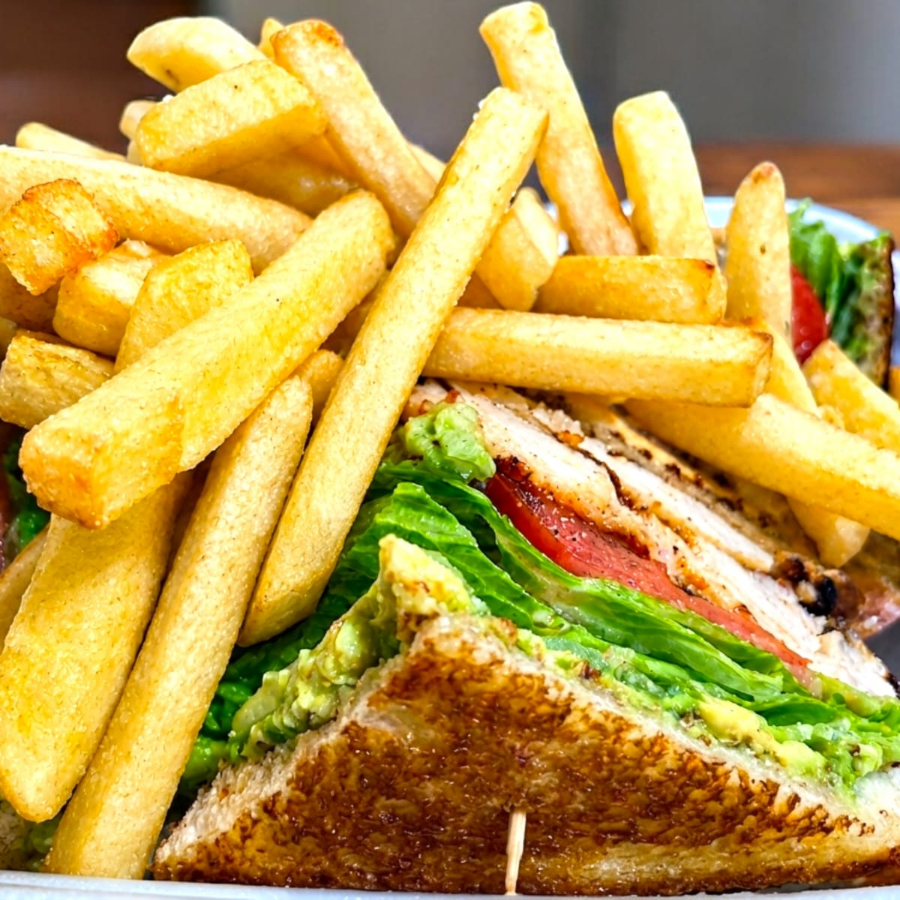 Club Sandwich de Pechuga de Pollo a la Plancha