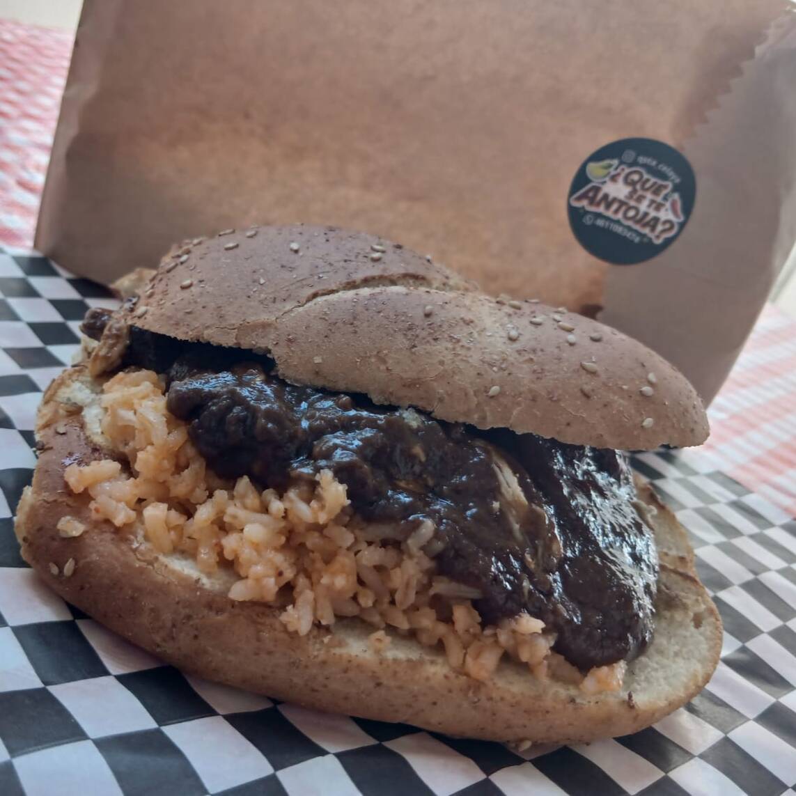 TORTA MOLE CON POLLO