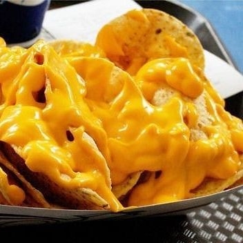 NACHOS CON QUESO