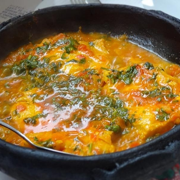 Um prato completo, farto e cheio de sabor! Preparado com ingredientes selecionados, frescos, é a escolha ideal para quem quer matar a fome de verdade. Uma combinação irresistível e muito sabor em cada garfada. Serve até duas pessoas. Acompanhado de arroz. Cortesia da casa: farofa e vinagrete, quando disponíveis.