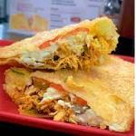 Frango temperado, queijo mussarela, cheddar, milho, ervilha e requeijão