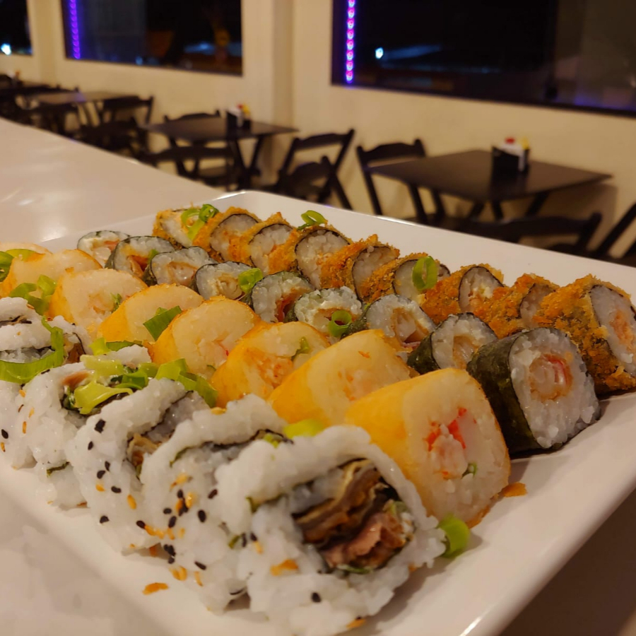 0 Uramaki Skin 10 Hot Camarão 10 Roll Kani Crick 10 Cariocas salmão