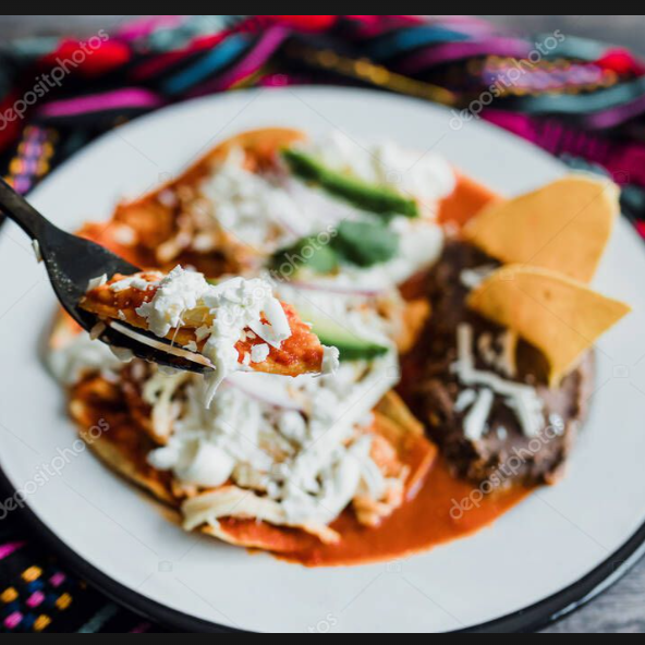 Chilaquiles Rojos con Pollo