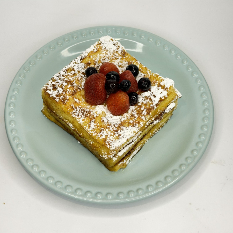 Pan Francés con Miel y Frutos Rojos