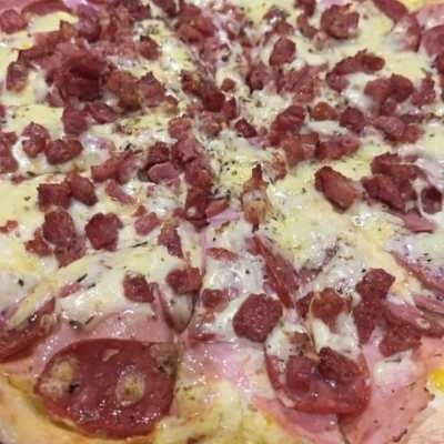 Mussarela, Lombinho, Presunto, Bacon, Calabresa e Frango.