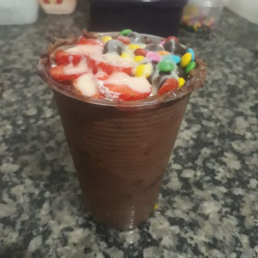 Açaí Trufado a sua escolha + Frutas Frescas e Acompanhamentos Grátis!