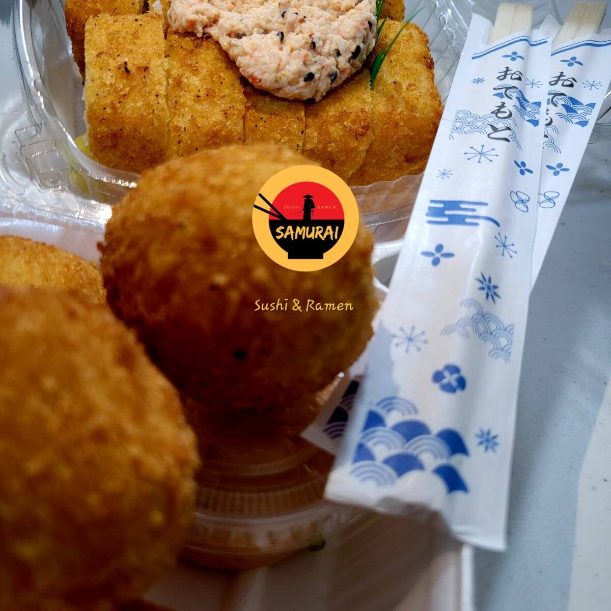 COMBO-PAREJA (Entrada y Rollo + 2 Refrescos)