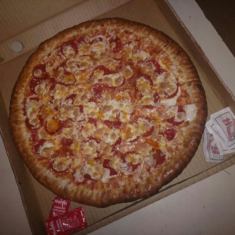 2 pizzas chicas de 8 rebanadas con 3 ingredientes