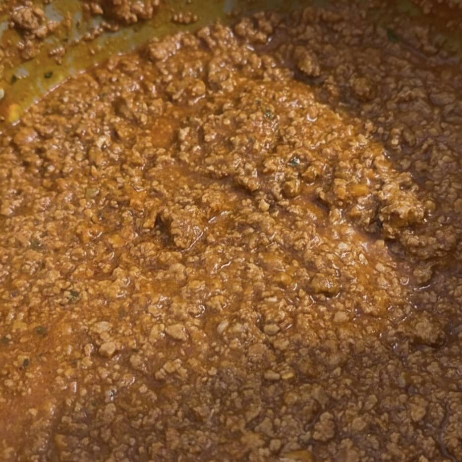 O clássico ragù à moda de Bologna. À base de um blend bovino e suíno, pensado para o máximo sabor e cremosidade. (Direto do freezer para a panela)