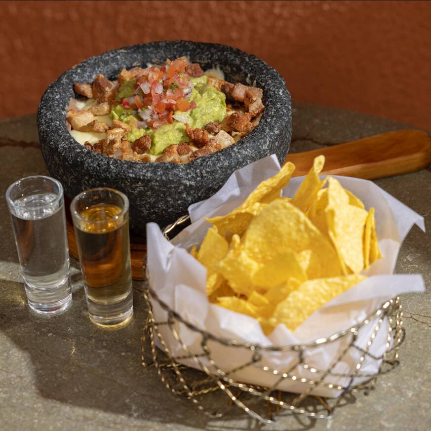 Nachos Gratinados de Chicharrón
