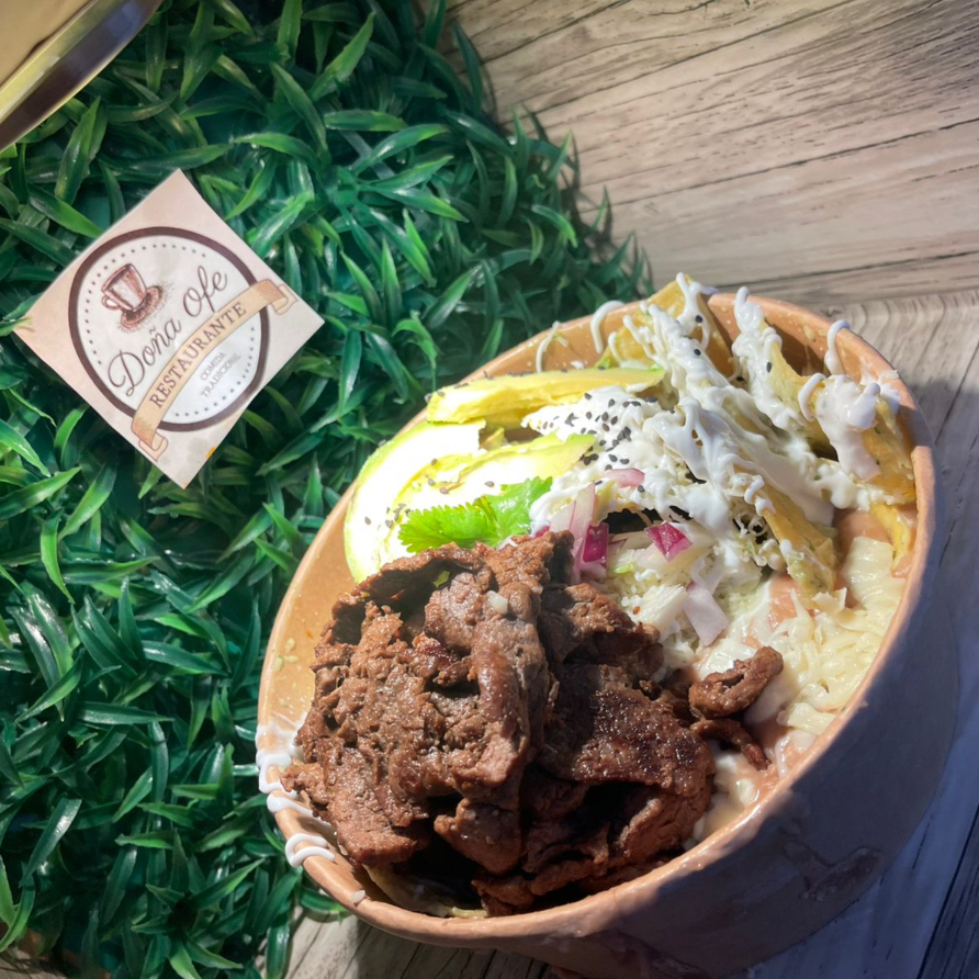 Chilaquiles Suizos Res y Aguacate
