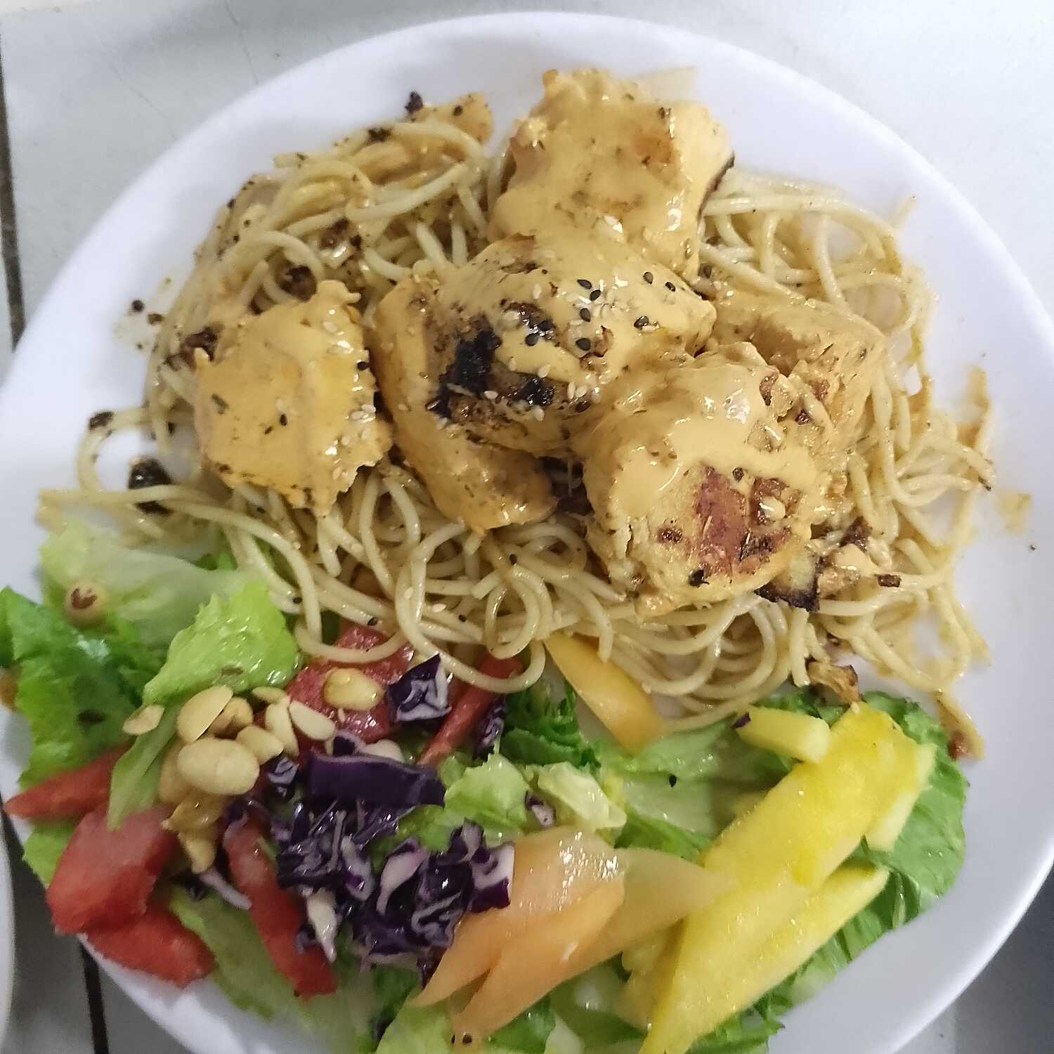 PECHUGA CON BBQ CREMOSO Y PAPAS