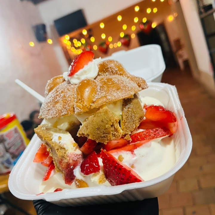 Pan de muerto mini fresas con crema