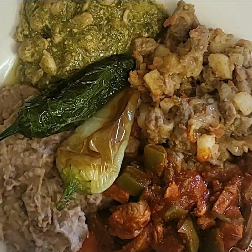 Combo 3 Guisos a Elegir + Frijoles + 3 Tortillas
