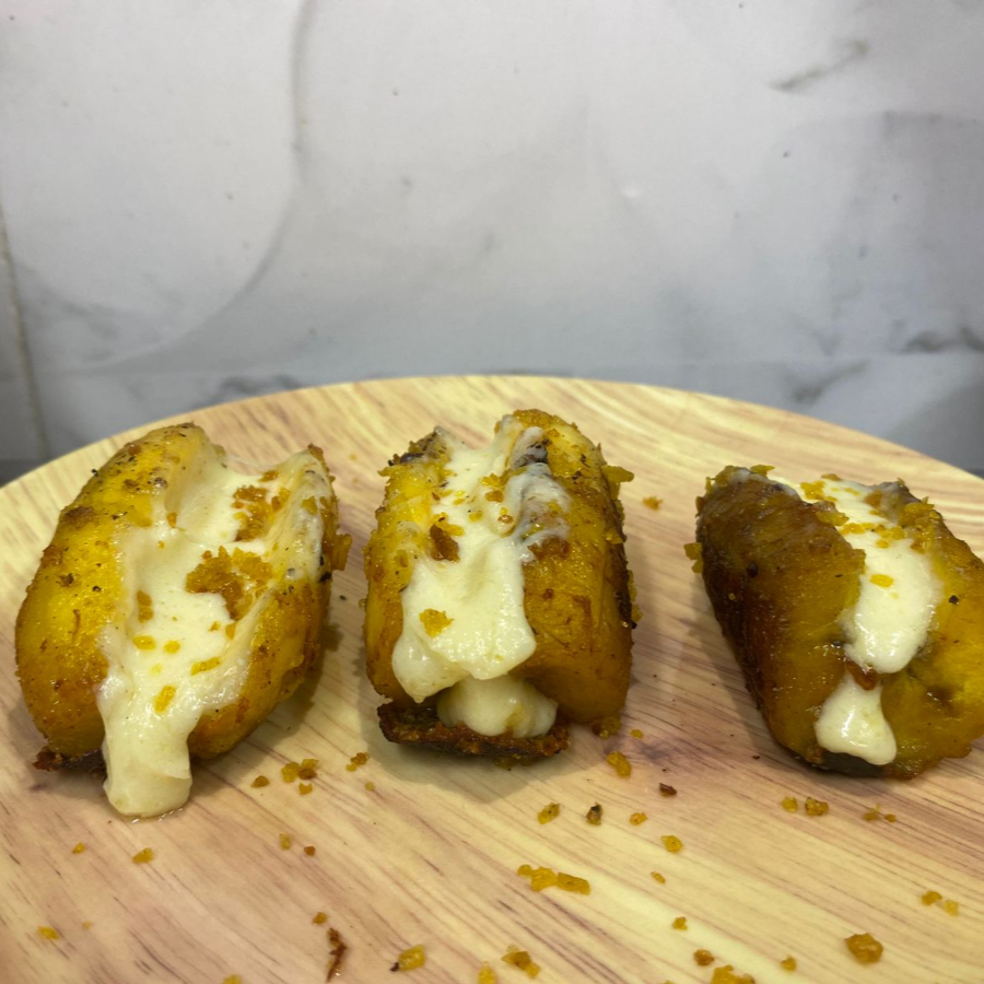 PLATANO MADURO RELLENO DE QUESO