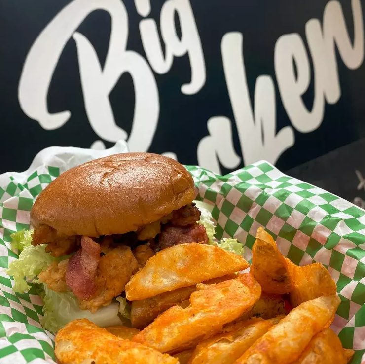 CHICKEN BURGUER