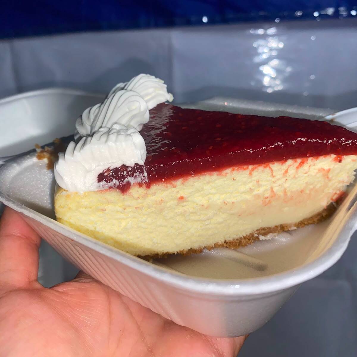 Rebanada de cheesecake de frambuesa