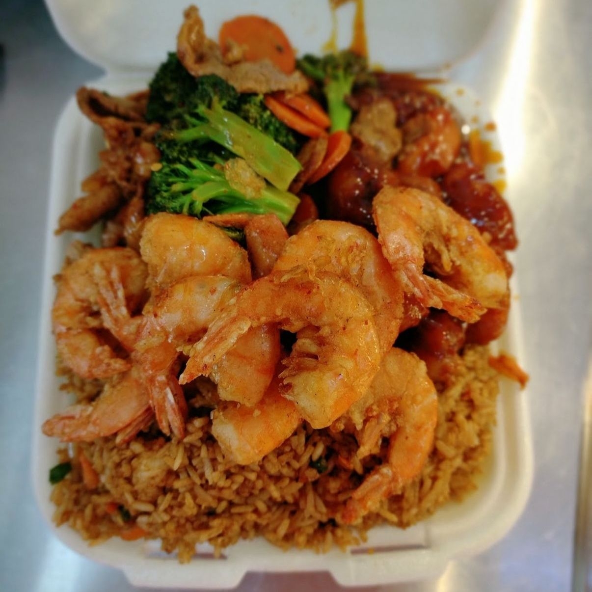 Plato grande con Camarón y 2 Guisos(2菜+虾)