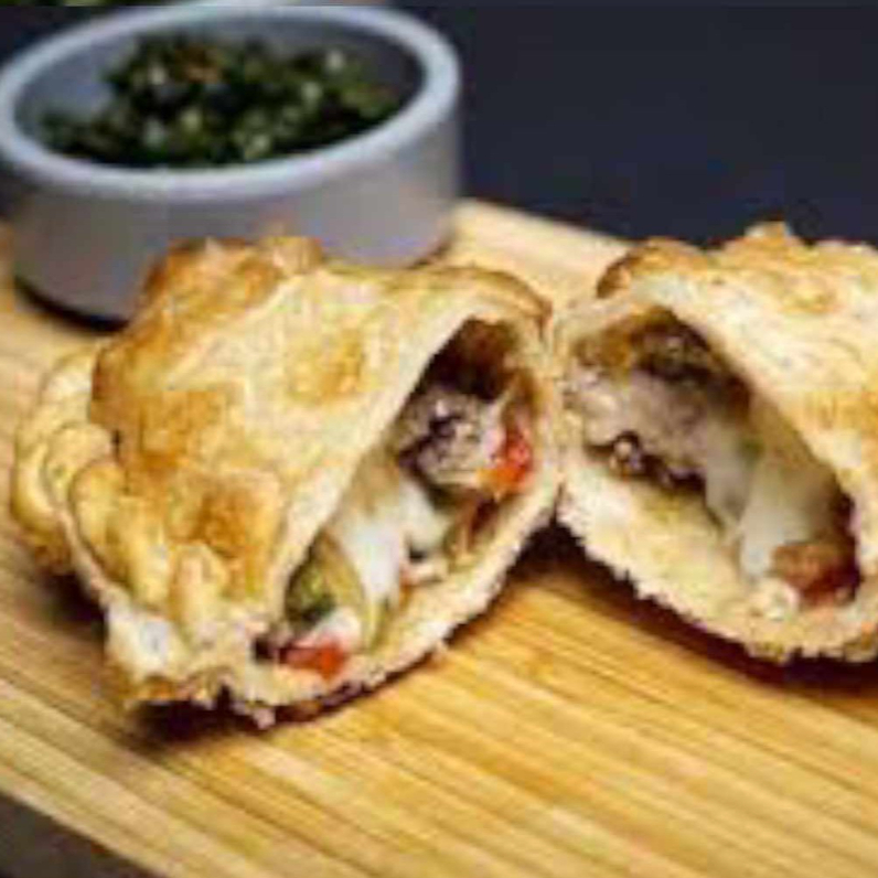 Empanada de Champiñones y Queso Mozarella