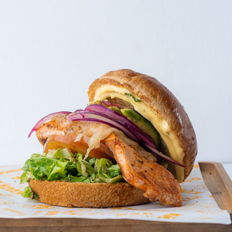 La Salomón, Burger de Salmón + Papas Fritas