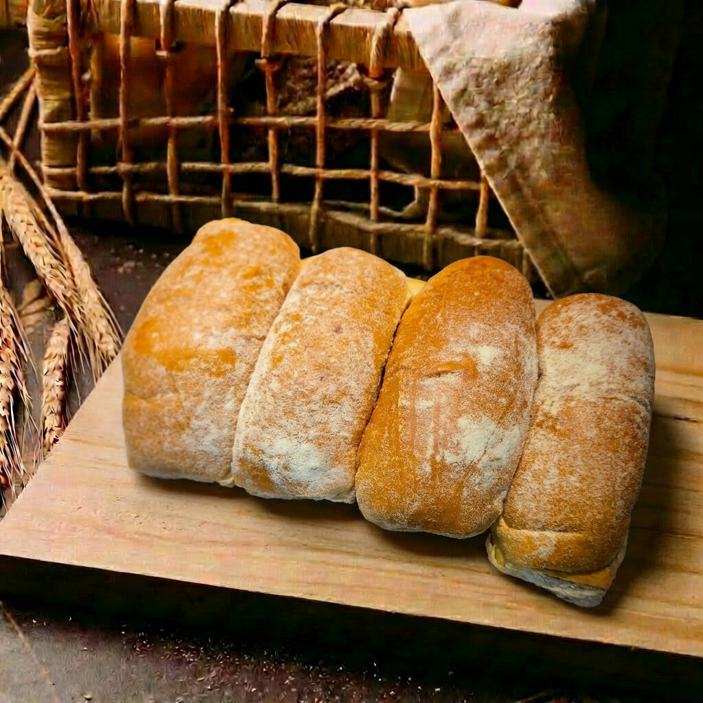 Macio, levemente adocicado e com textura delicada. Perfeito para o café da manhã ou para combinações sofisticadas com frios e geleias.