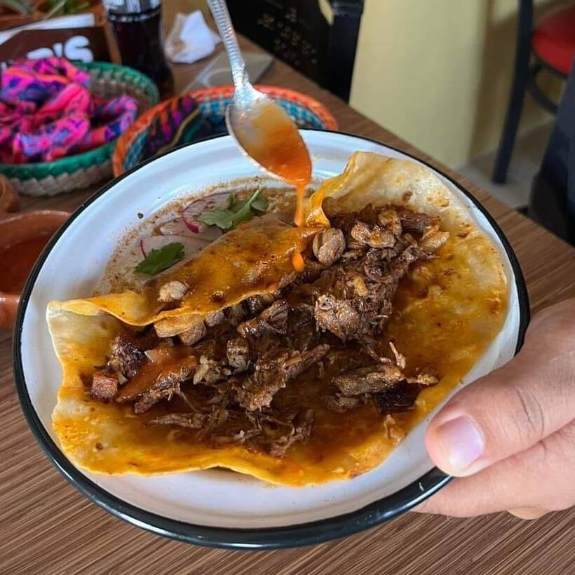 Taco de Aguja con Birria