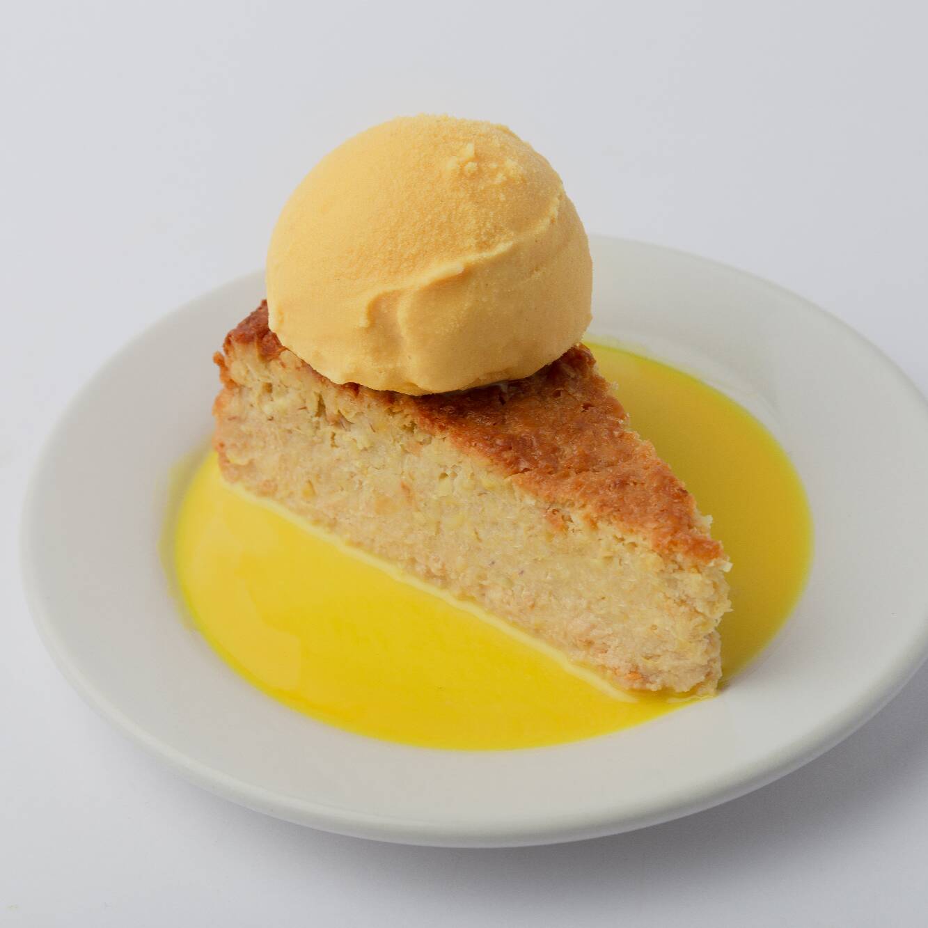 TORTA DE ELOTE CON HELADO DE VAINILLA