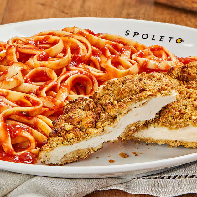 Fettuccine importado da Itália, ao molho pomodoro feito pelo Spoleto com tomates italianos, alho e orégano. Escolha entre Carne ou Filé de Frango, à milanesa ou à Parmegiana.