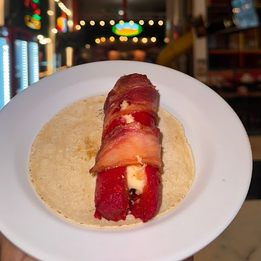 Salchicha con Queso y Tocino