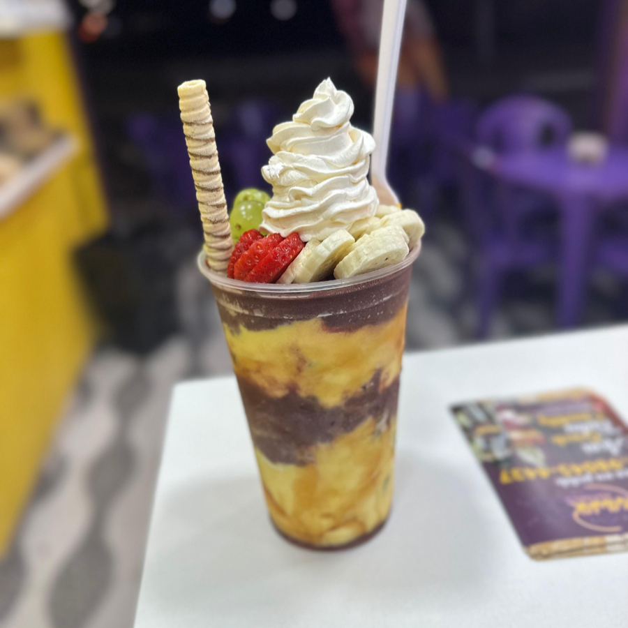O equilíbrio perfeito entre leveza e intensidade! Feito com o verdadeiro açaí amazônico, encorpado e geladinho, pra você montar com frutas, cremes e coberturas irresistíveis. Um sabor nobre que conquista.