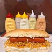 Pão, 1 vina, maionese e batata palha