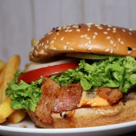 Hamburguesa con Tocino y Queso