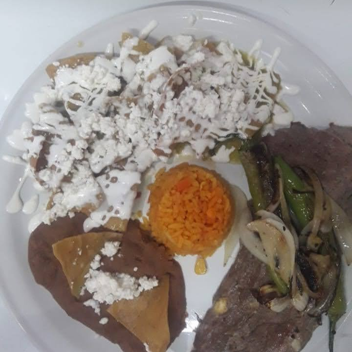 Chilaquiles con Bistec de Res