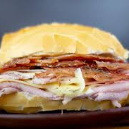 Pão de forma,queijo,presunto,bacon,calabresa