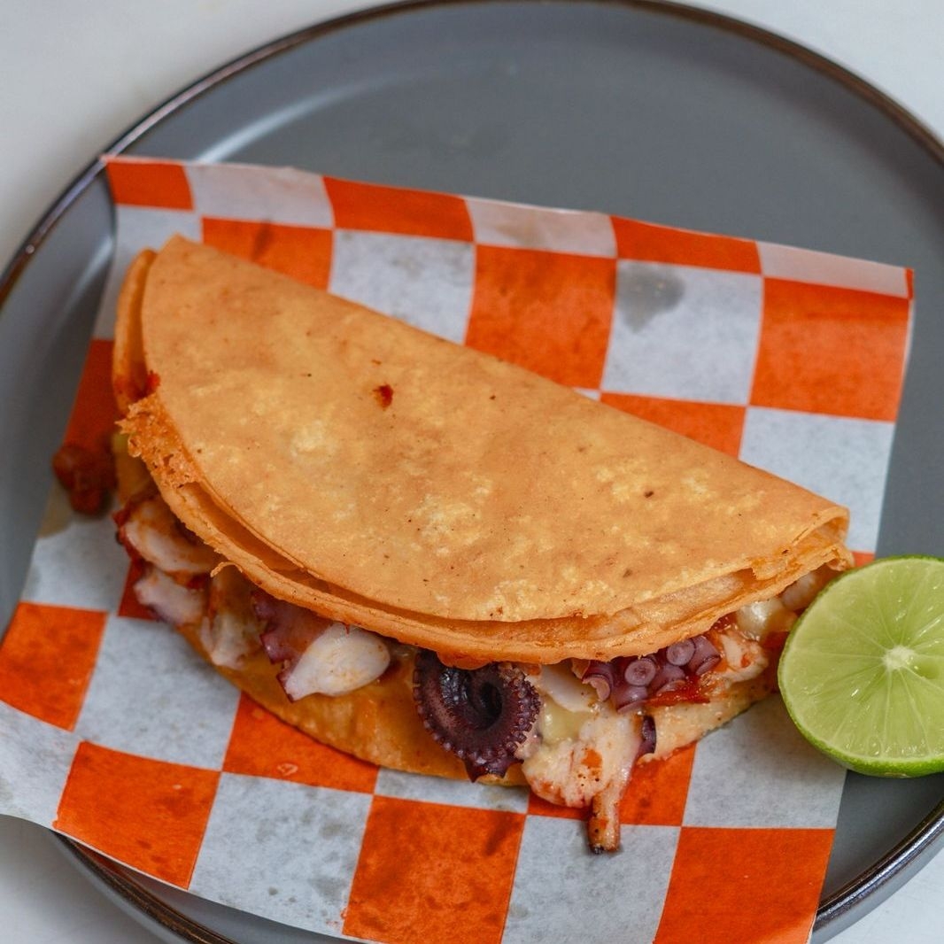 Quesadilla de Pulpo Enchilado