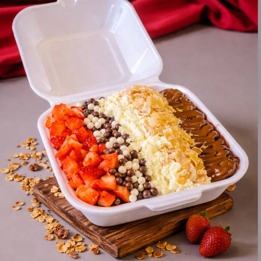 🍧 Marmita de Açaí 500ml – 5 Complementos Grátis Açaí cremoso, bem gelado e super saboroso! 💜 Perfeito para matar a vontade com uma marmita na medida certa. Você escolhe 5 complementos grátis e monta do seu jeito, deixando tudo ainda mais gostoso 😋 📦 Tamanho: 500ml 🎯 Diferencial: açaí encorpado, bem servido e com variedade de complementos Trabalhamos com medidas em ml. O peso pode variar conforme os complementos escolhidos.