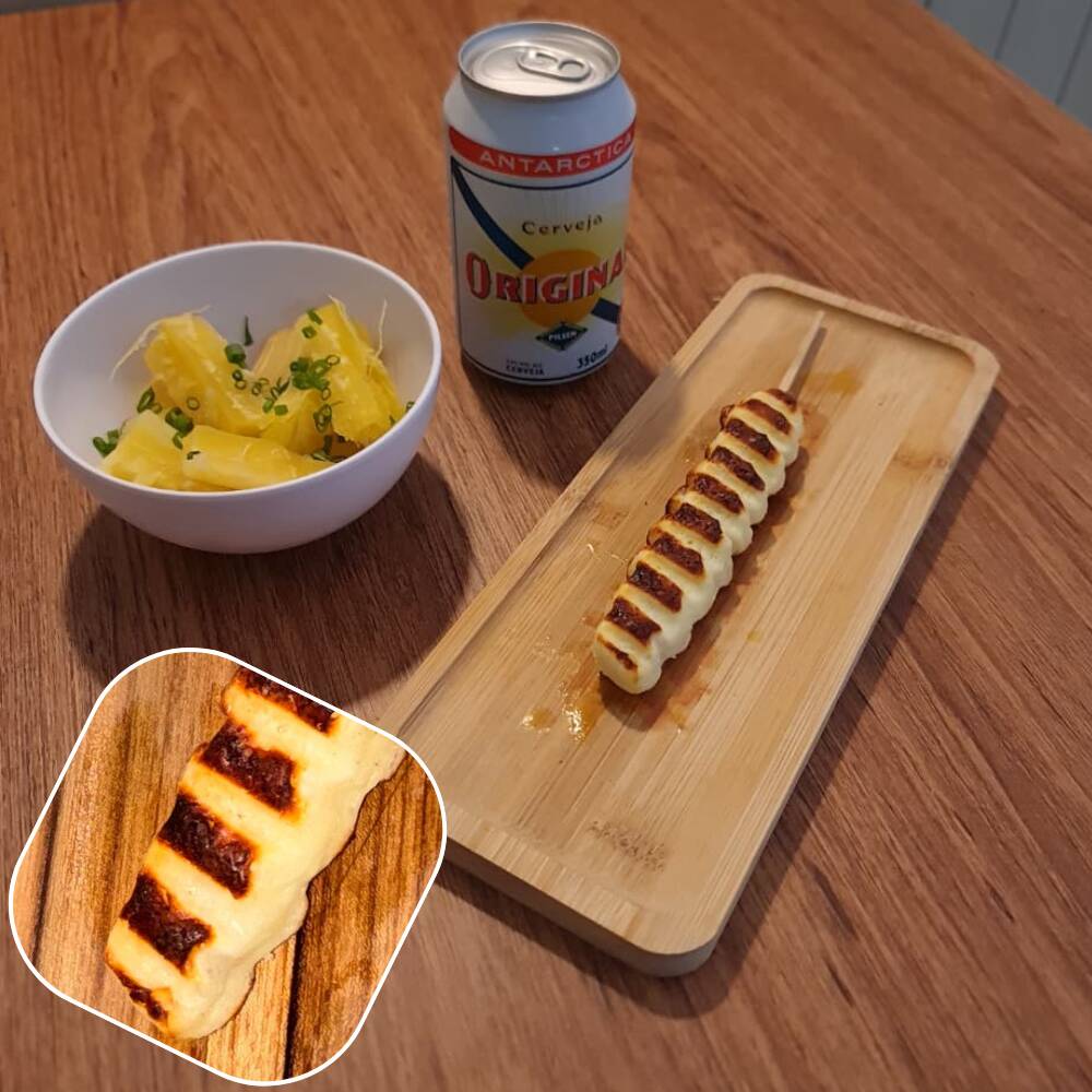 Espeto de queijo coalho tradicional, com mandioca