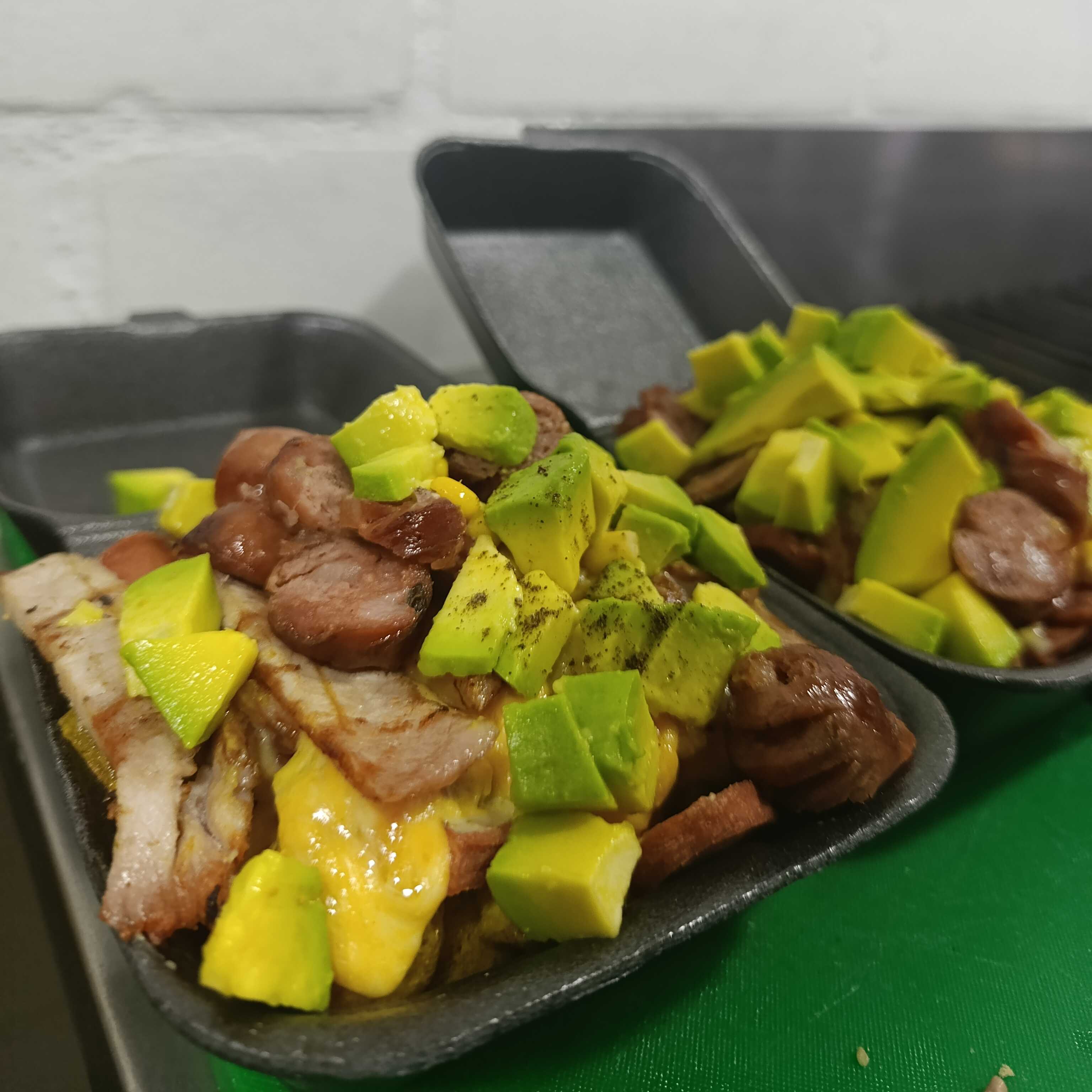 SalchiPapa Pollo con Tocineta Personal