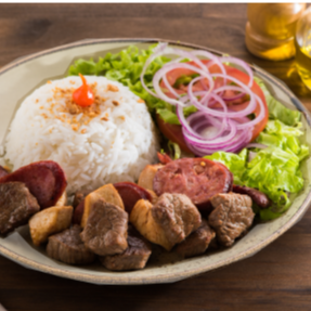 Carne assada de Bovino, suíno e linguiça. Acompanha Arroz, feijão, farofa, vinagrete.