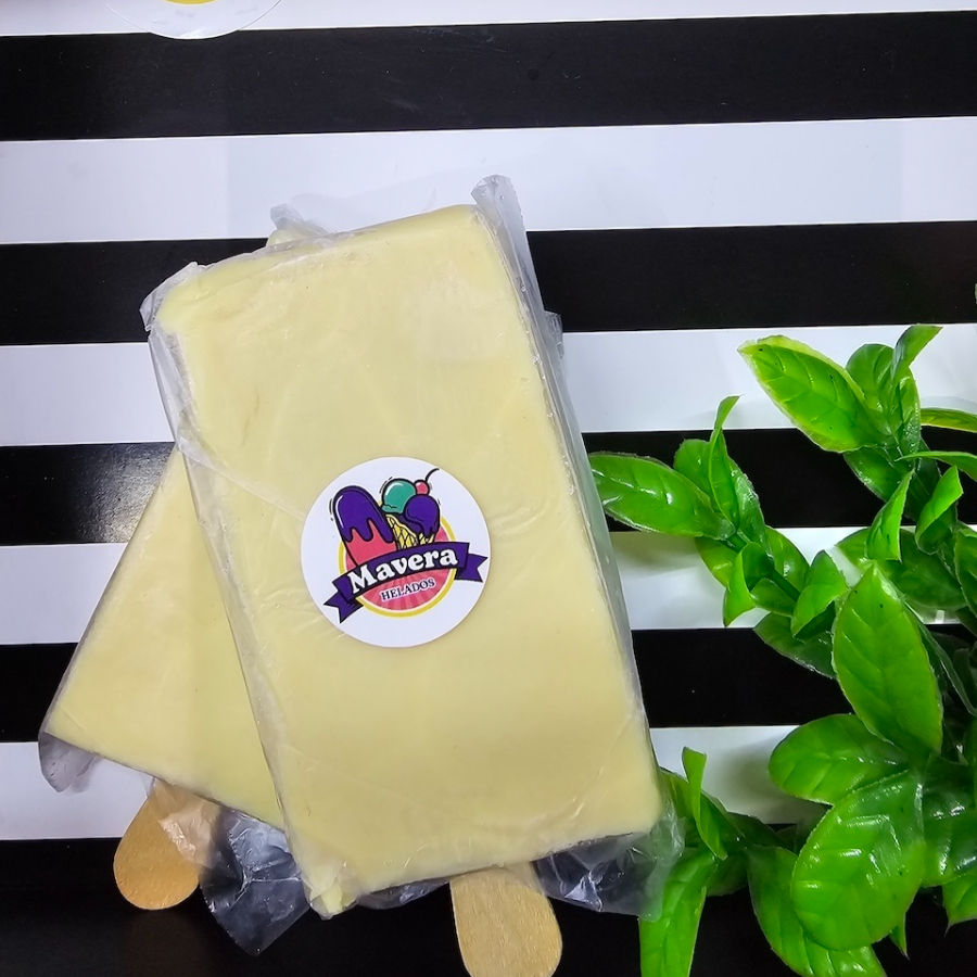 Paleta de Leche de Vainilla Rellena de Cajeta