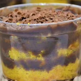 Bolo de cenoura e brigadeiro de chocolate. 250g