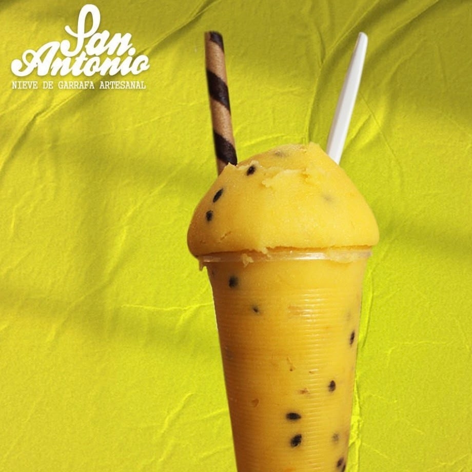 Nieve de Maracuyá con Mango