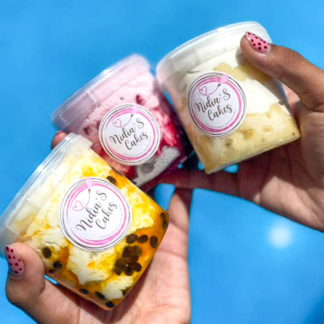 3 potes de sorvete Artesanal, delicioso e geladinho, sabores Abacaxi com Coco, Delícia de Maracujá e Frutas vermelhas.