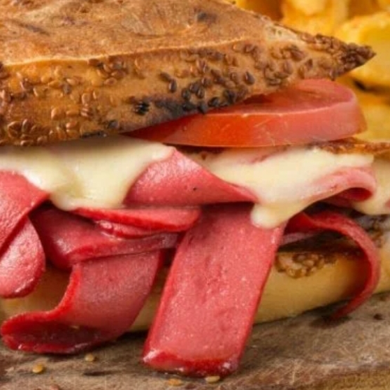 Torta de salchicha y queso