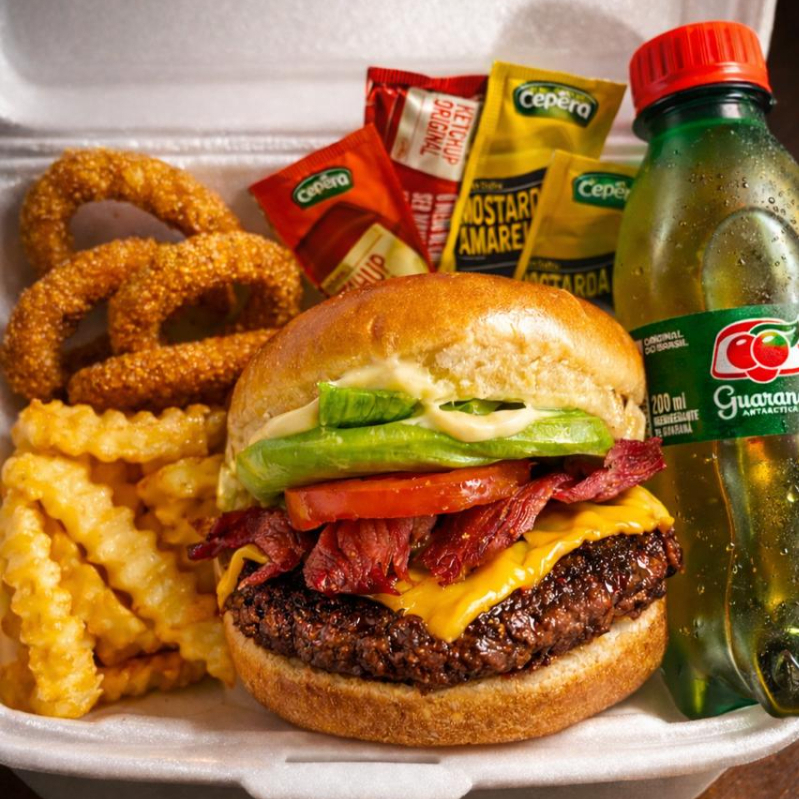 1 smash bacon + batata + anel de cebola+ refri 200ml catchup , mostarda