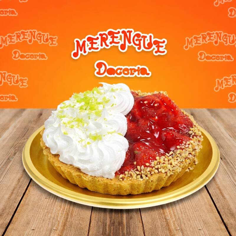 A nossa Torta de Morango e Limão é uma sobremesa fascinante que serve até 6 pessoas. Composta por uma massa doce de textura delicada, esta torta é dividida em duas metades distintas e igualmente deliciosas. Uma parte é gloriosamente recheada com um creme de baunilha cremoso e pedaços de morango fresco, coberta por uma geleia de morango vibrante. A outra metade é preenchida com uma mousse de limão fresca, coberta com um sedutor marshmallow suave e finalizada com raspas de limão, proporcionando um contraste agridoce. Cada mordida é uma experiência única, fazendo com que esta torta seja a escolha perfeita para finalizar qualquer refeição em grande estilo.