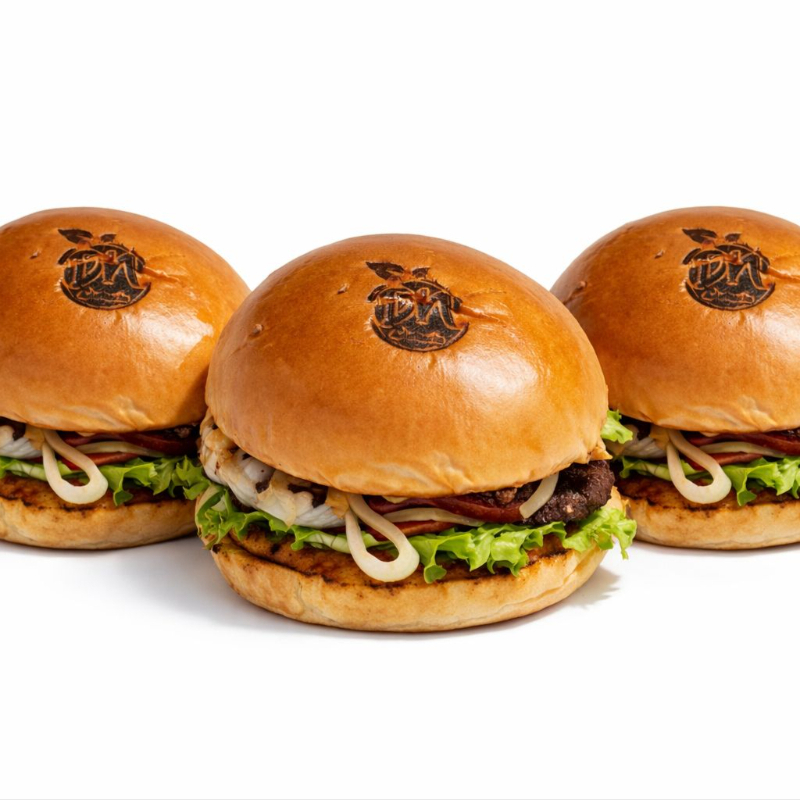 3 hamburgueres com: pão, carne artesanal, queijo, bacon, cebola, tomate, alface e barbecue + 3 refrigerantes de 250ml