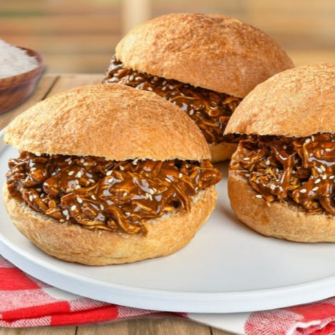 Hojaldra de mole con pollo