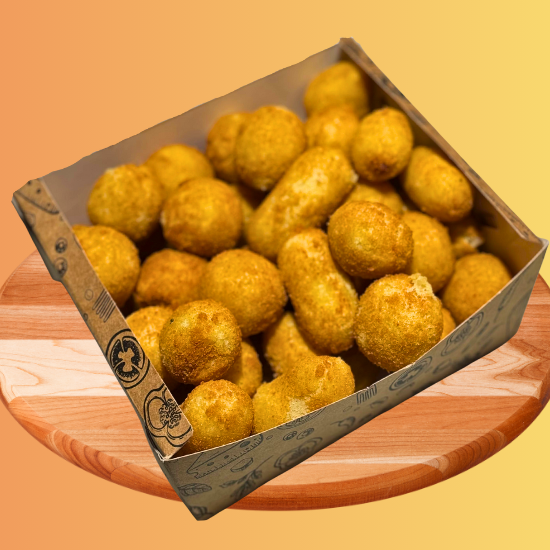 Descubra o aperitivo perfeito com nossos 30 Salgados, cada um com aproximadamente 18g. Deixe-se envolver pela crocância irresistível e suculência autêntica dos nossos salgadinhos fritos, eles são leves, práticos e transbordam sabor. São mais de dez opções de sabores para você escolher, incluindo Coxinha de Frango, Queijo com Alho, Kibe com Queijo, Camarão, Provolone e muitos outros. São o petisco