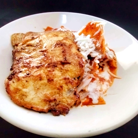 Chilaquiles con Filete de Pollo